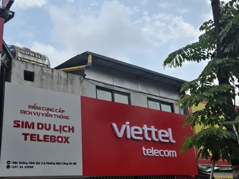 Mặt tiền cửa hàng Telebox trên phố Định Công, Hà Nội