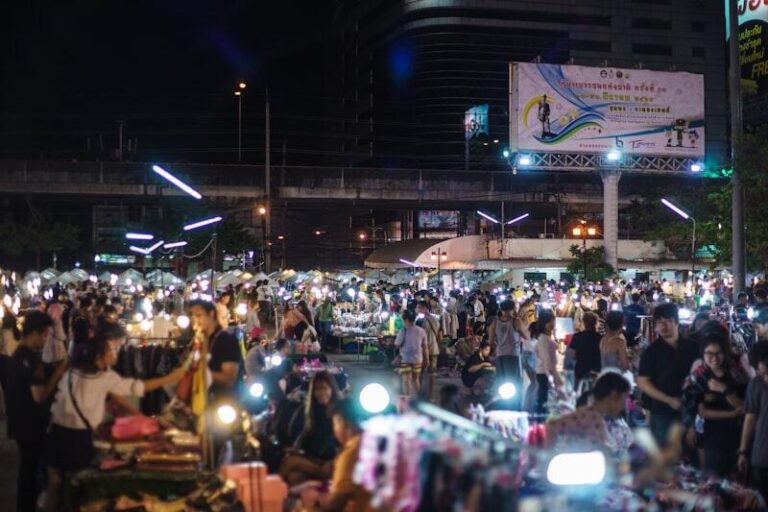 Bangkok (Thái Lan): mua eSIM 100k trước khi bay hay mua SIM sân bay 300k — chọn sai mất 500k