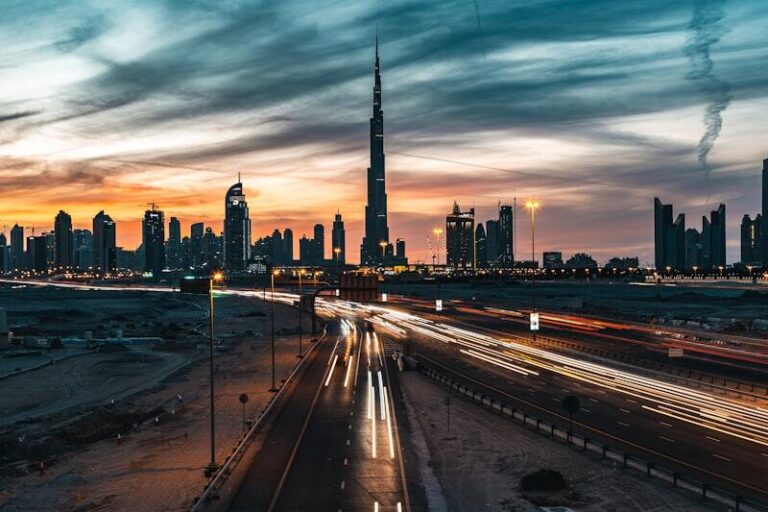 Dubai (UAE): eSIM 127k hay SIM sân bay 300k — chọn sai mất 500k tiền data